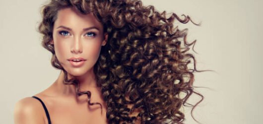 Como Lavar o Cabelo do Jeito Certo: Técnicas para Cabelos Afro e Lisos