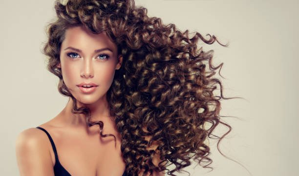 Como Lavar o Cabelo do Jeito Certo: Técnicas para Cabelos Afro e Lisos
